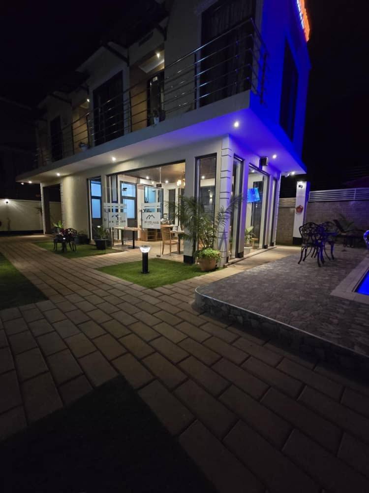 מושי Primeland Hotel מראה חיצוני תמונה