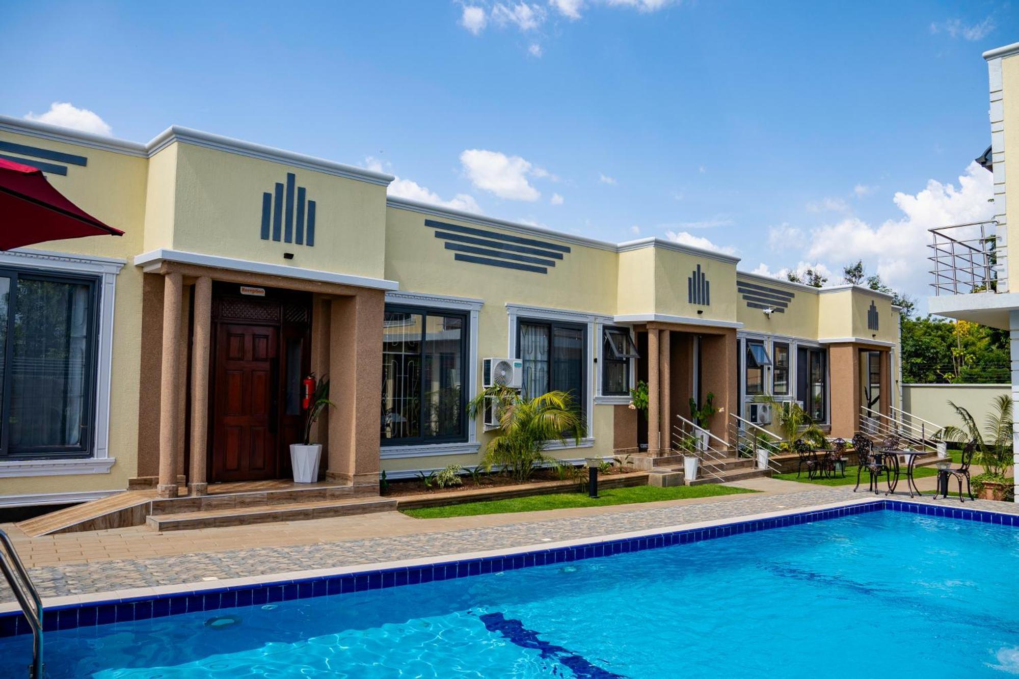 מושי Primeland Hotel מראה חיצוני תמונה