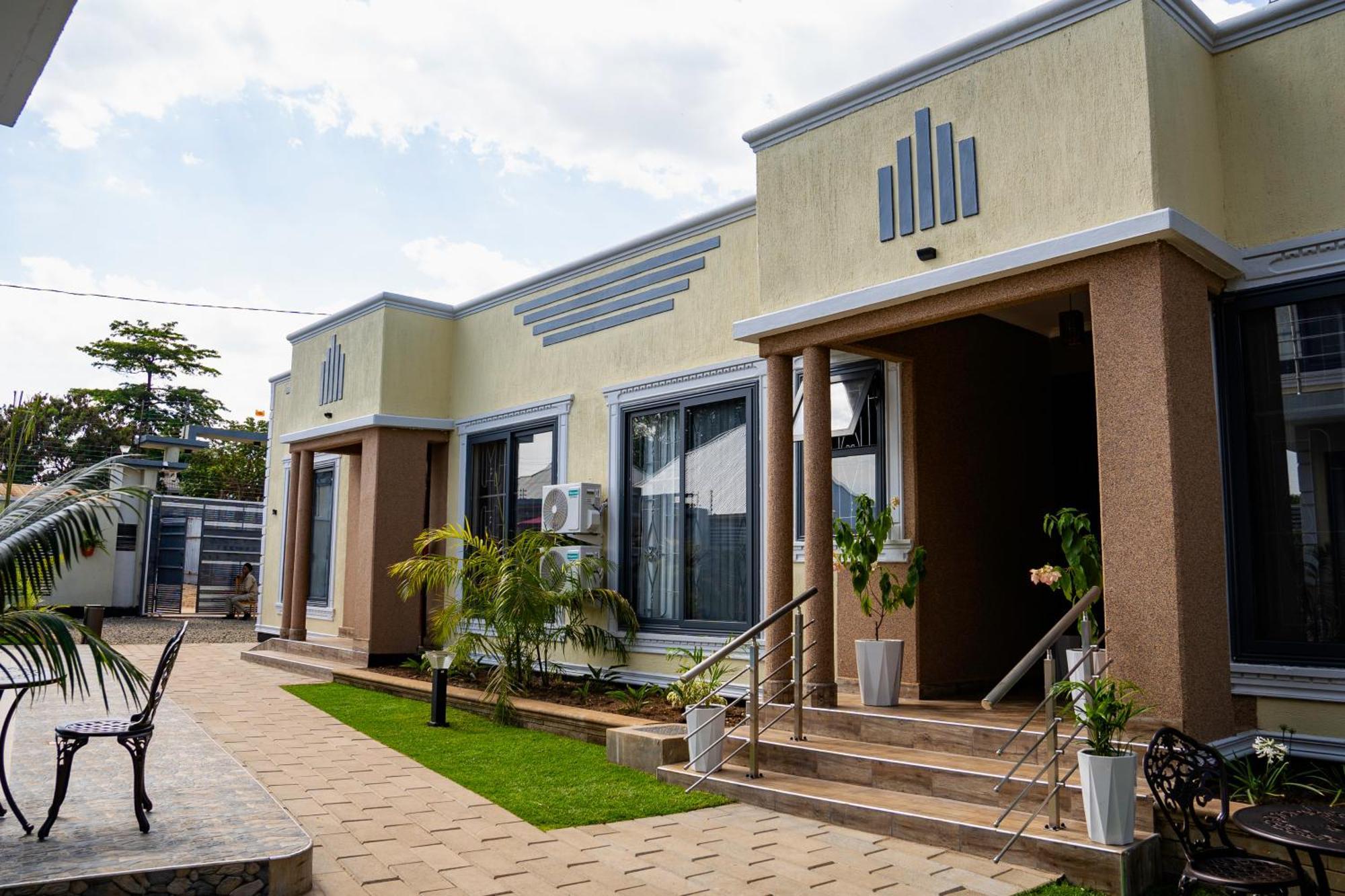 מושי Primeland Hotel מראה חיצוני תמונה