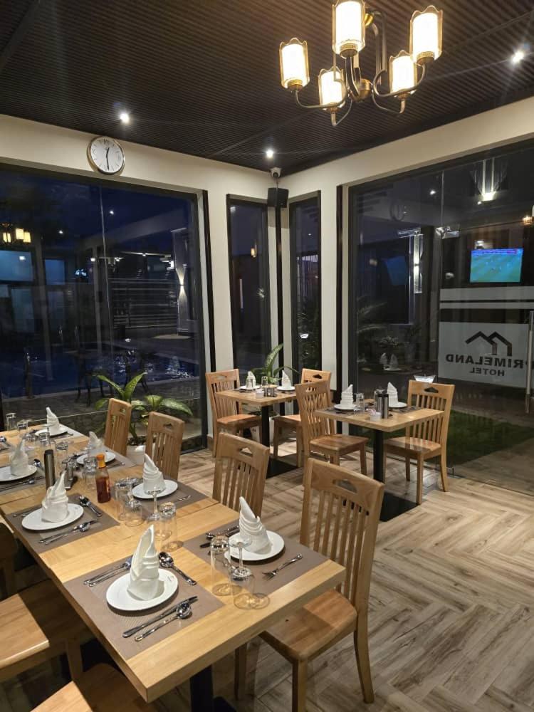 מושי Primeland Hotel מראה חיצוני תמונה